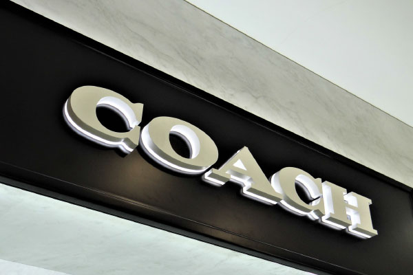 ραφιερες βιτρίνες καταστηματων