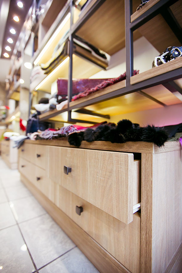  συρταριερα καταστηματος