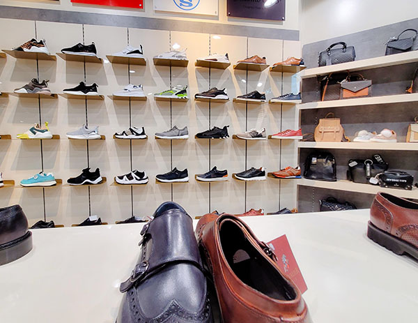 διακοσμηση καατστηματος ραφια 