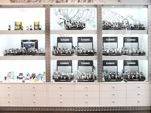 ανακαίνιση καταστηματος με ωρολόγια