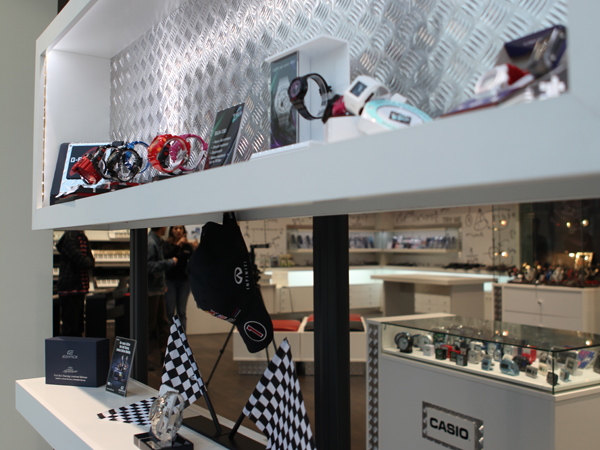 ανακαίνιση καταστηματος με ωρολόγια