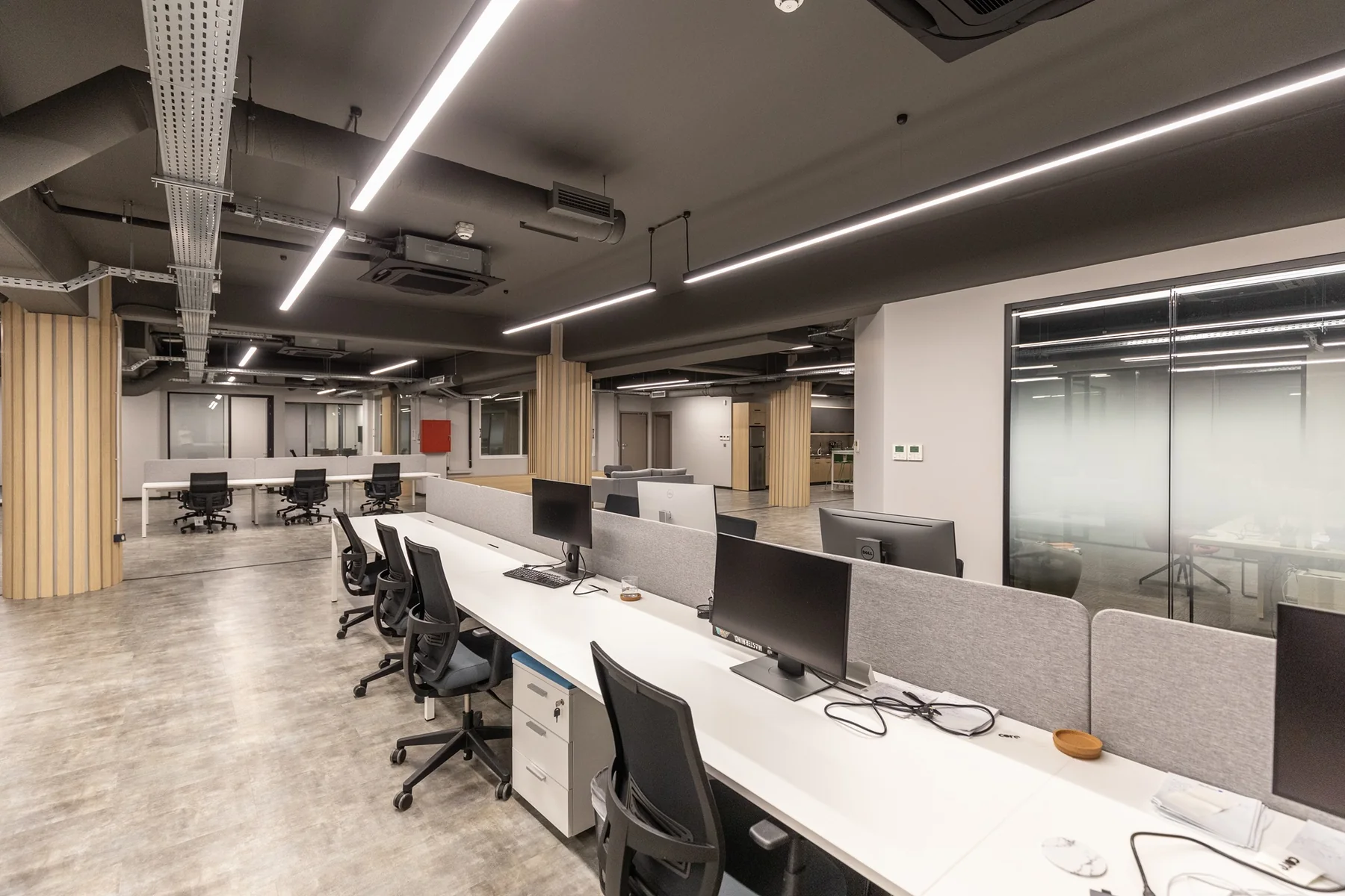Workstations και γυάλινα χωρίσματα — Core