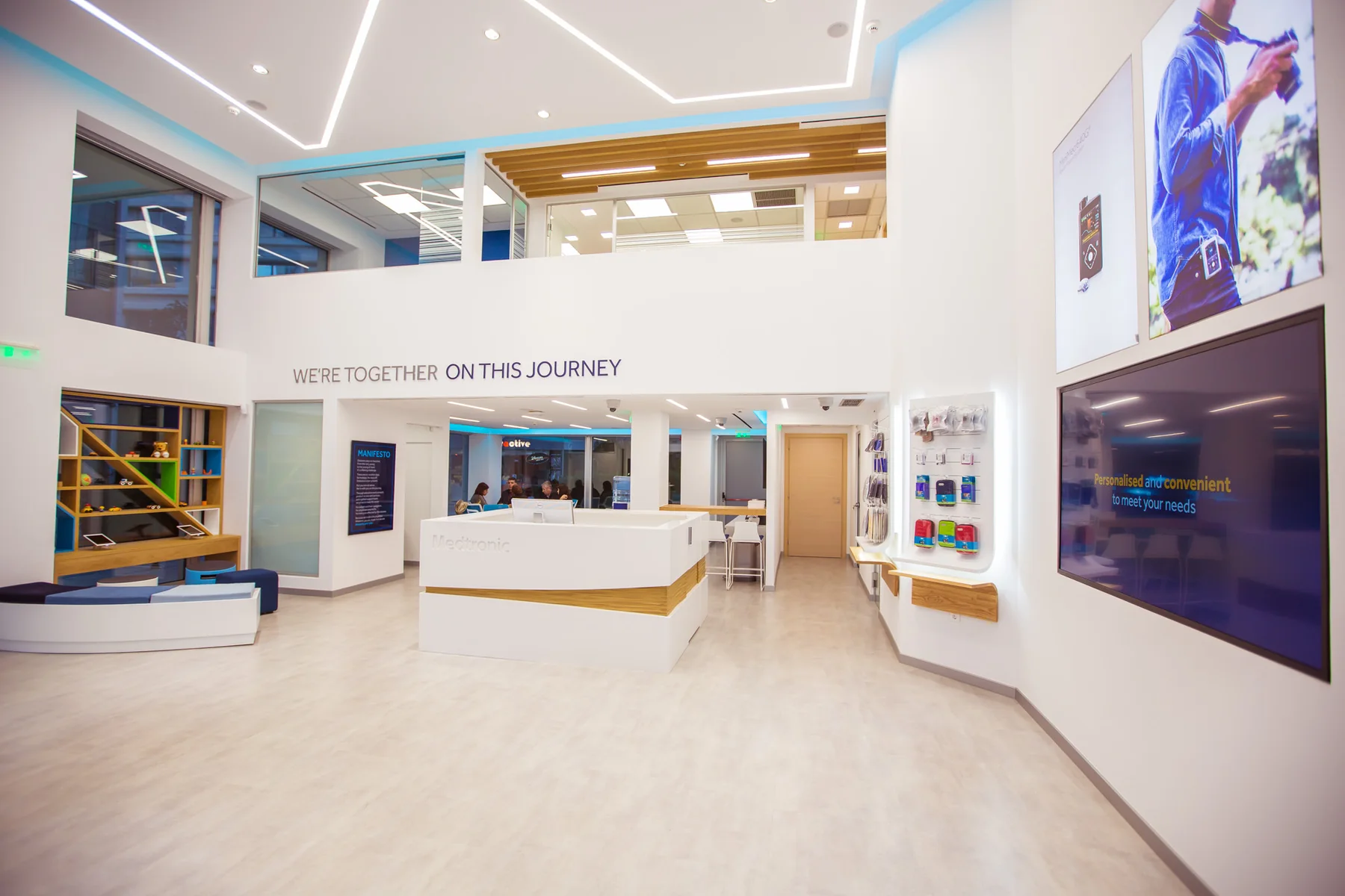 Διπλού ύψους showroom — Medtronic