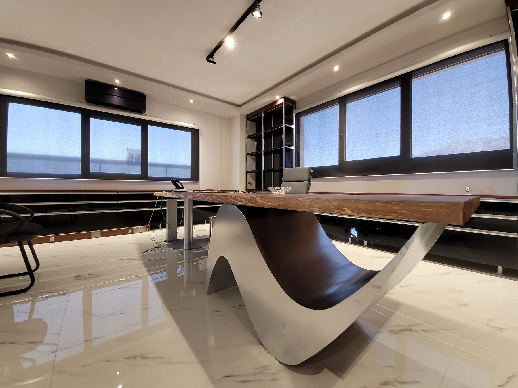 Custom signature desk — Smirniotakis Offices